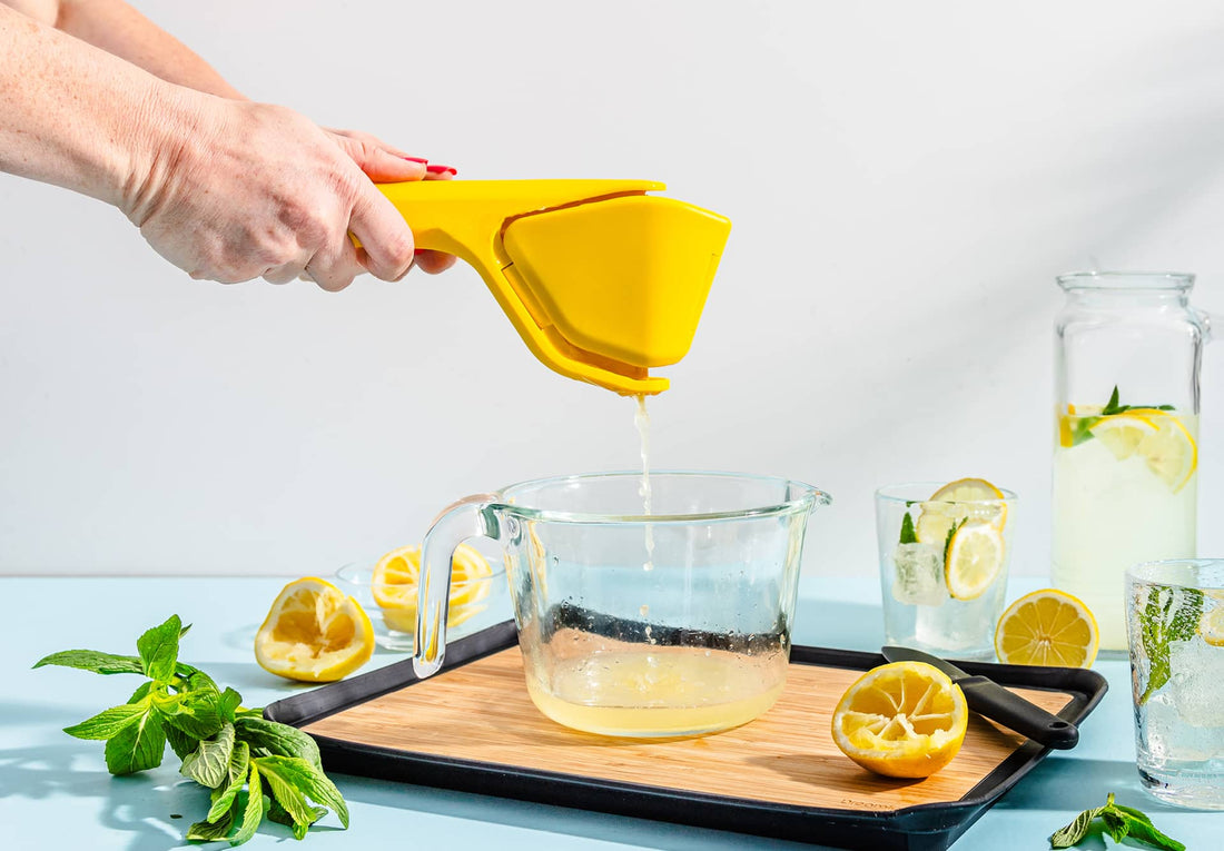 Fluicer - Fold-Flat Juicer, Lemon