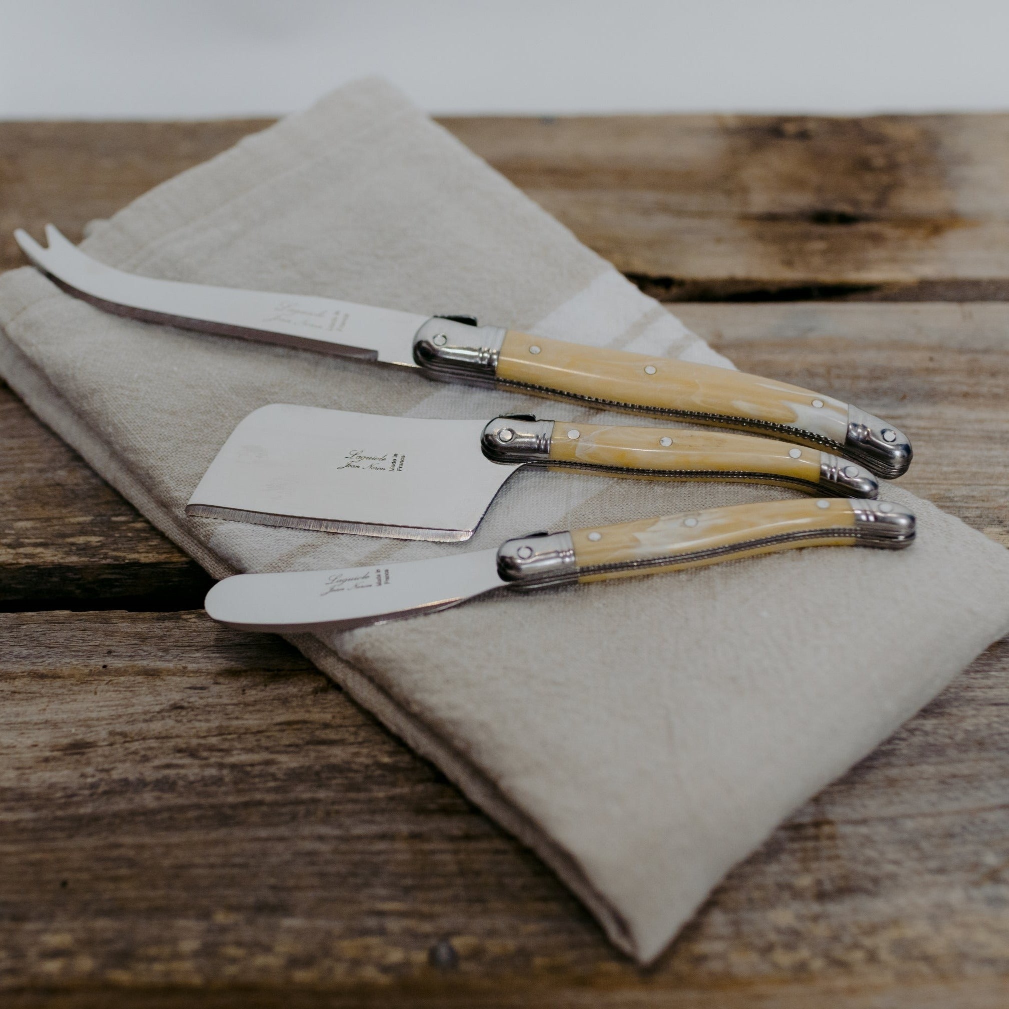 Laguiole - Loose Cheese Knife, Light Horn