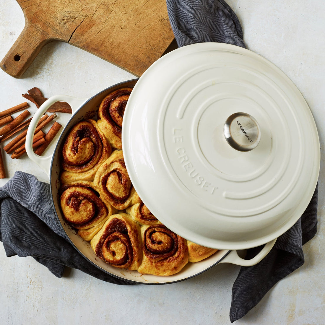 Cast Iron - 30cm Shallow Casserole SS Knob, Meringue