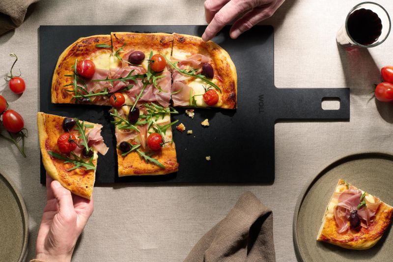 Cut &amp; Serve - 49x25cm Board w Handle, Black